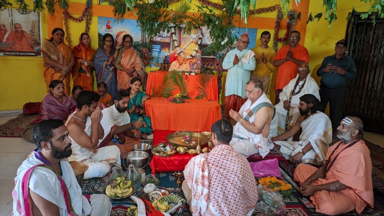 Jyotish and Dwarka Shankaracharya Swami Swaroopanand Saraswati 100 birthday celebrated in New Delhi